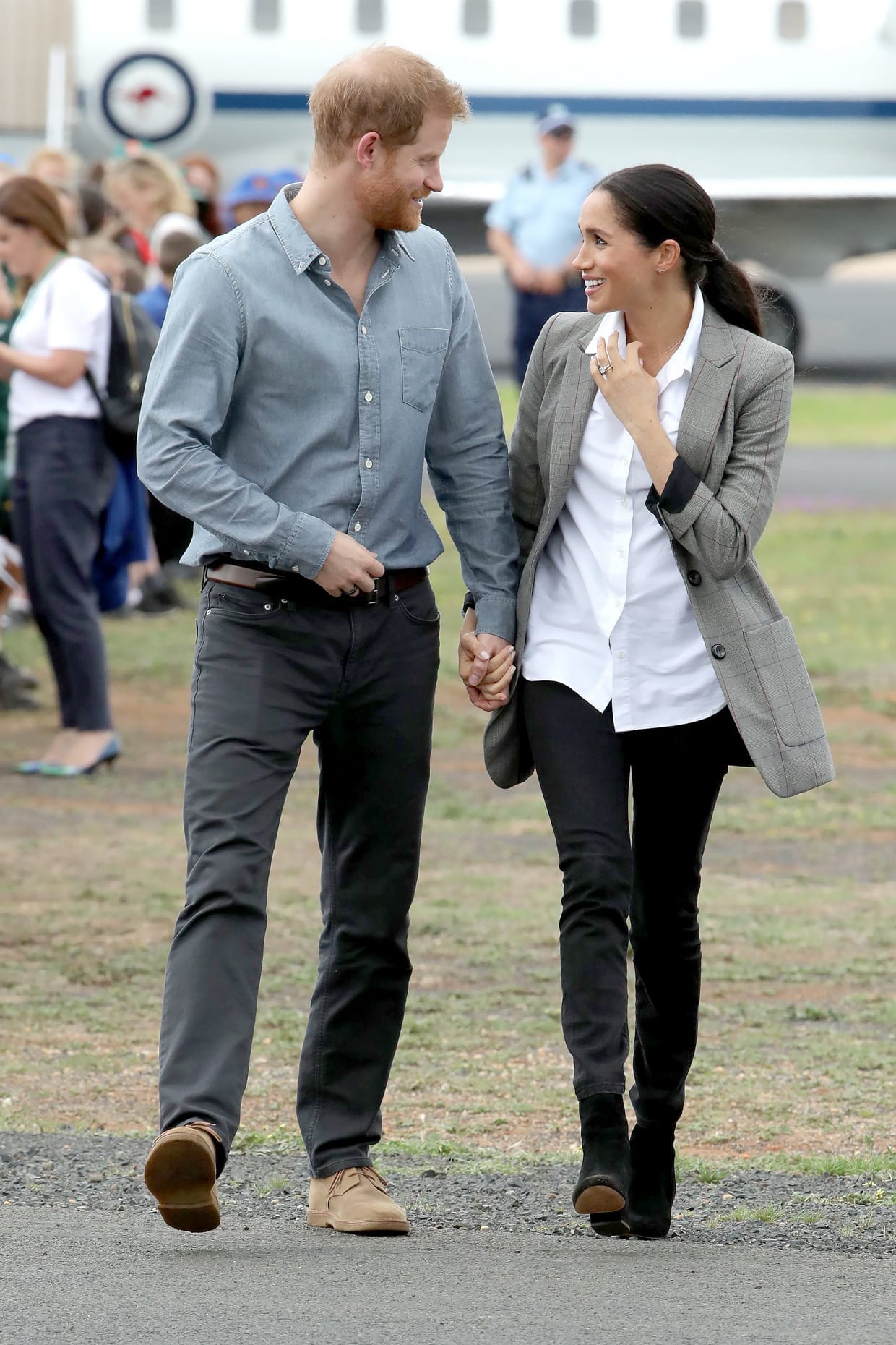 Prince Harry and Meghan Markle arrive at Dubbo Airport, Oct. 17, 2018