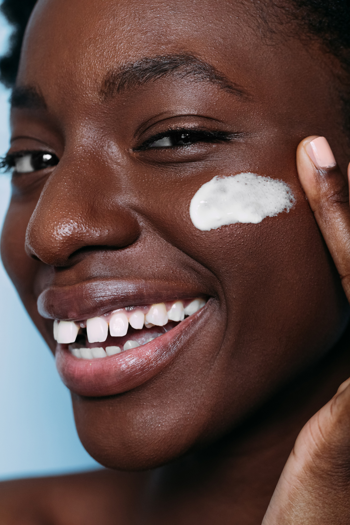 woman applying moisturizer