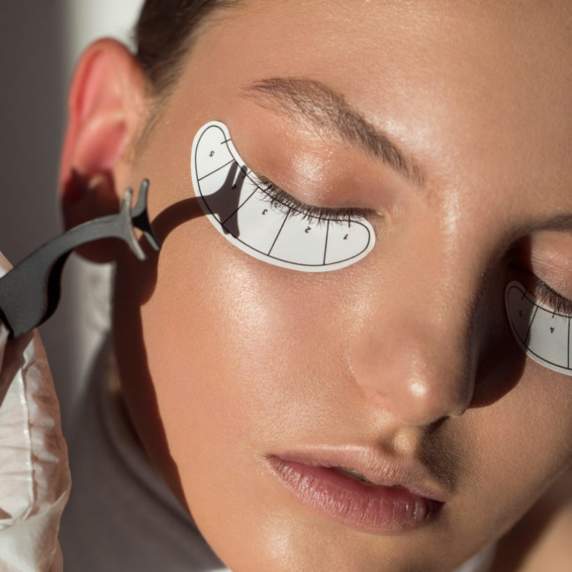 woman getting a lash lift