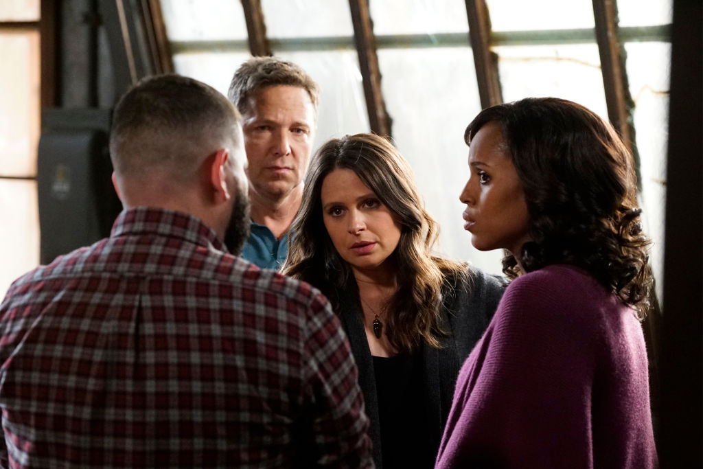 Still of Scandal series, Olivia Pope and her team having a disucussion