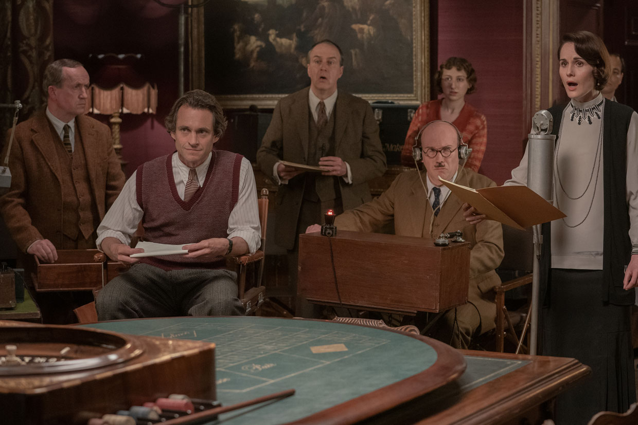 (l-r.) Hugh Dancy stars as Jack Barber, Kevin Doyle as Mr. Molesley, Alex MacQueen as Mr. Stubbins and Michelle Dockery as Lady Mary in DOWNTON ABBEY: A New Era