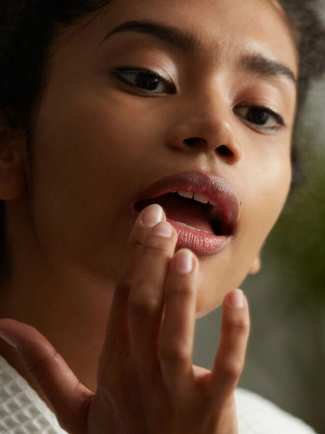 6 WAYS YOU’RE MAKING CHAPPED LIPS WORSE